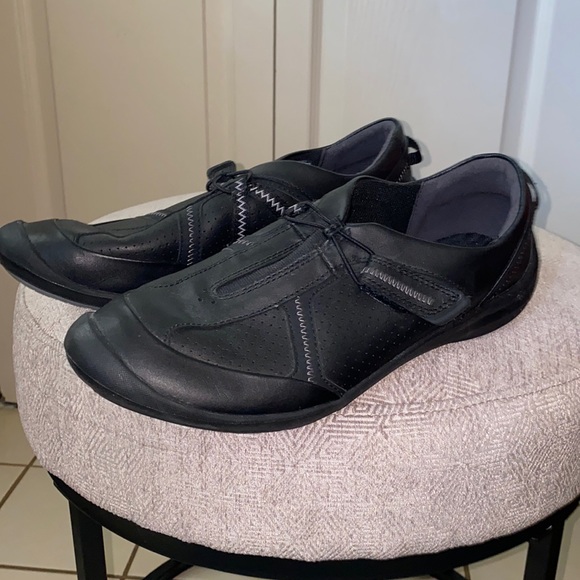 Clark Privo slip on shoes in size 9.5 all black sneakers walking shoes - Picture 2 of 5